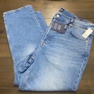 NWT. Size 34/18 GAP Jean. Cheeky straight.